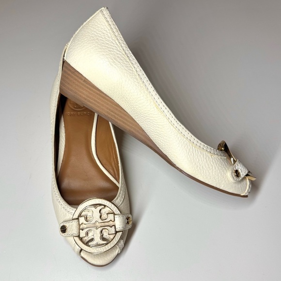 Tory Burch Women’s Leticia Peep Toe Low Wedge Shoes Ivory Gold Size- 6 M - Picture 7 of 9